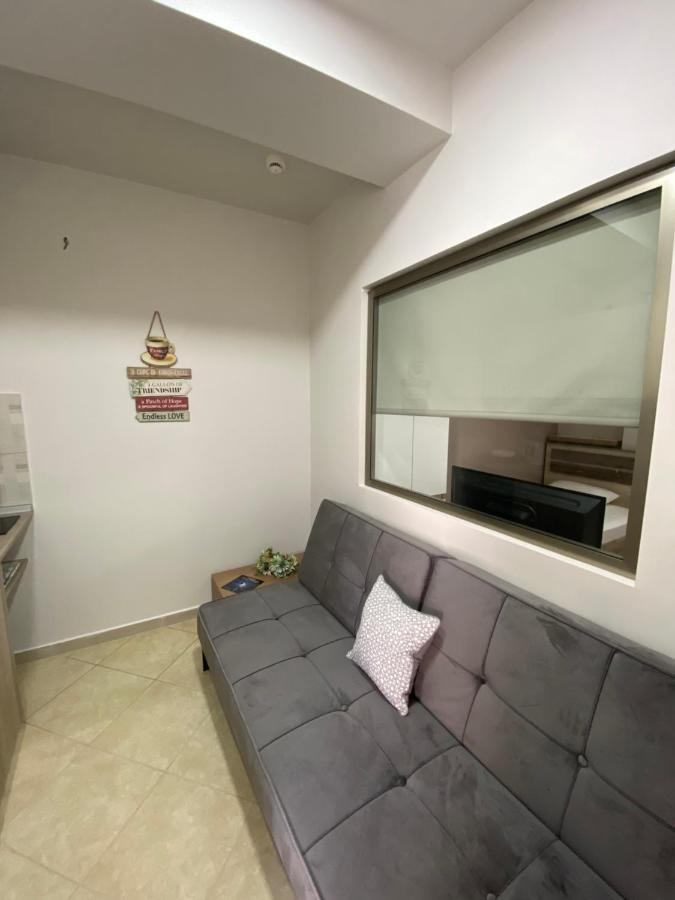 Evgenia & Zoe Apartment *